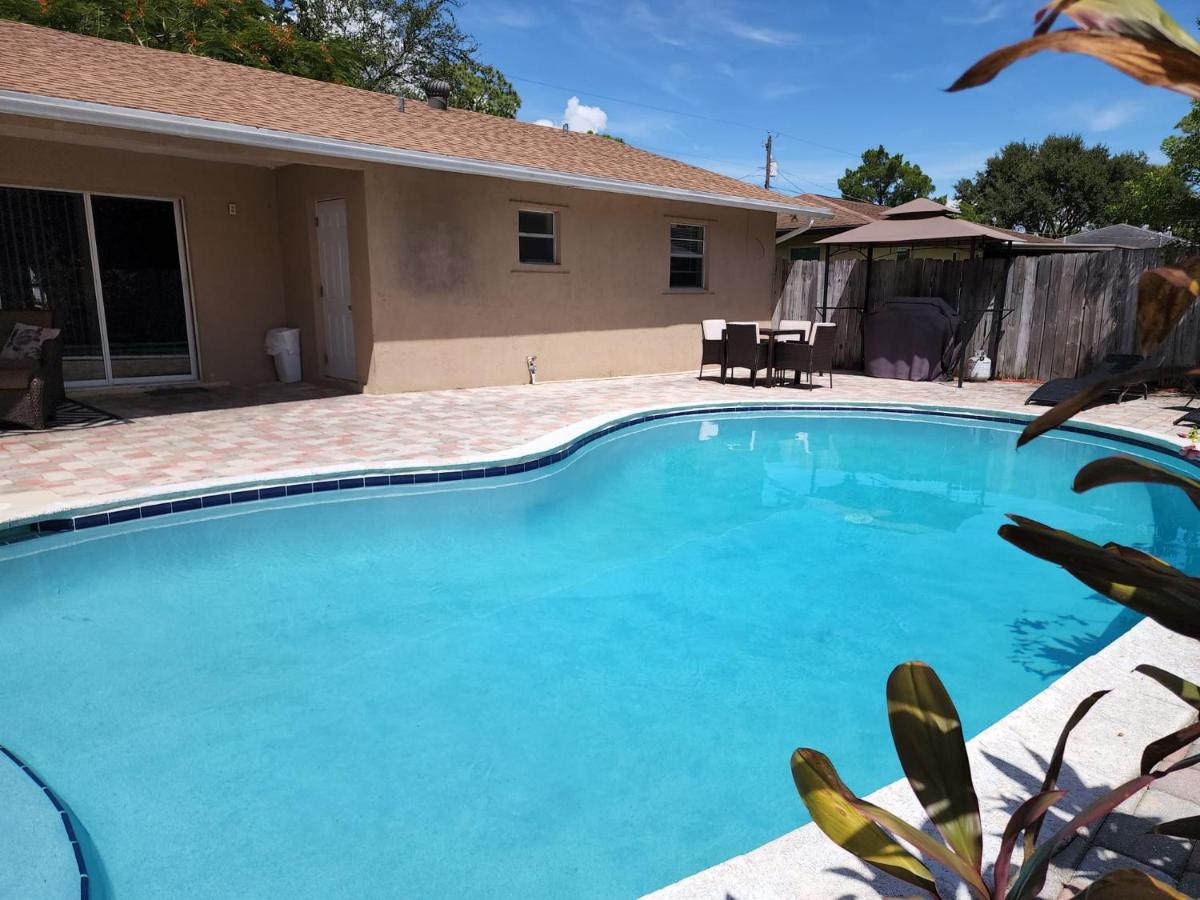 Pool Home Near Beach And River Fort Pierce Bagian luar foto